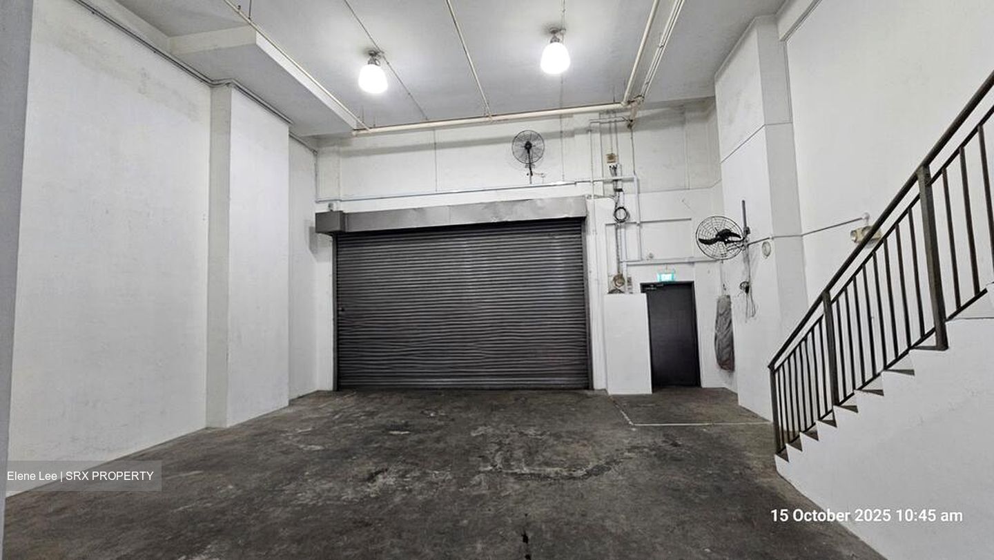 I.biz Centre (D21), Factory #570924201